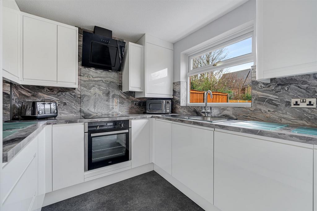 22 GOLDWORTH FOLD RAINHILL-10.jpg
