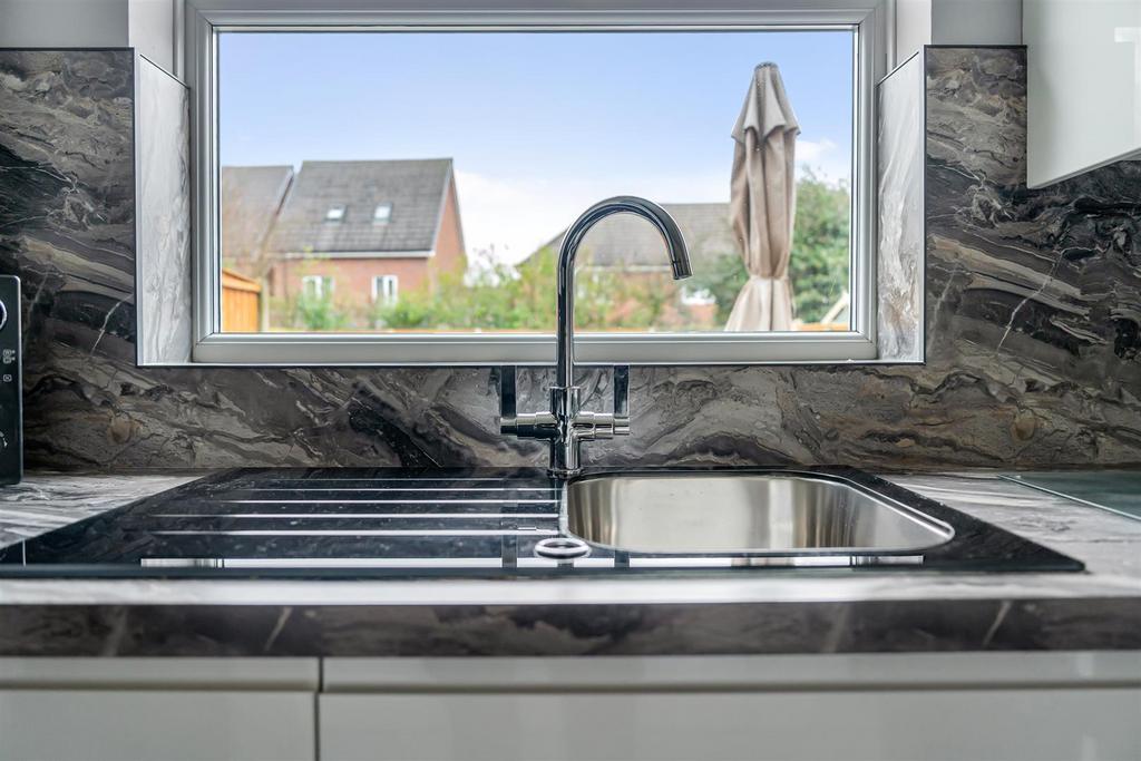 22 GOLDWORTH FOLD RAINHILL-16.jpg