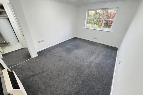 undefined, Clifton Gardens, Regents Park SO15