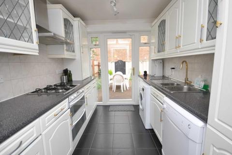 4 bedroom house to rent, Heathfield Drive, Mitcham, Surrey, CR4