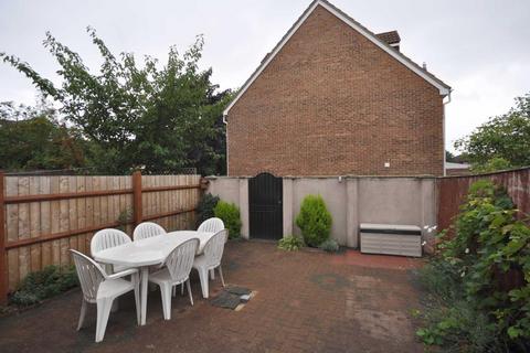 4 bedroom house to rent, Heathfield Drive, Mitcham, Surrey, CR4