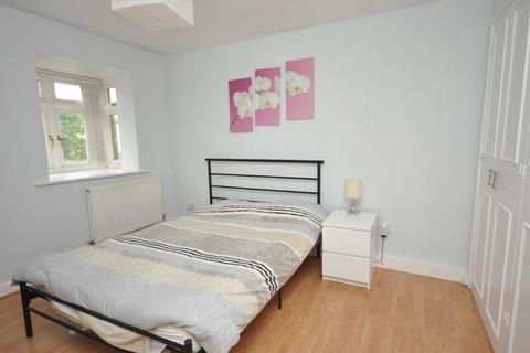 4 bedroom house to rent, Heathfield Drive, Mitcham, Surrey, CR4