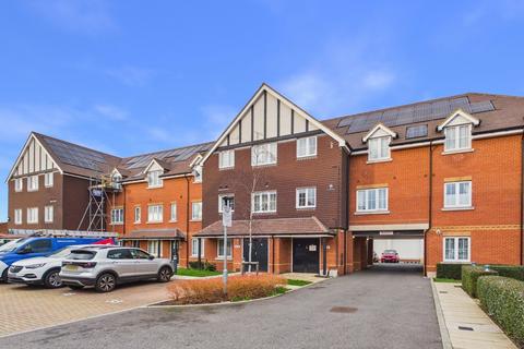 2 bedroom apartment for sale, Gatehouse Close, Ashford, Surrey, TW15