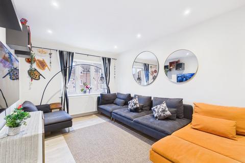 2 bedroom apartment for sale, Gatehouse Close, Ashford, Surrey, TW15