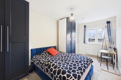 2 bedroom apartment for sale, Gatehouse Close, Ashford, Surrey, TW15