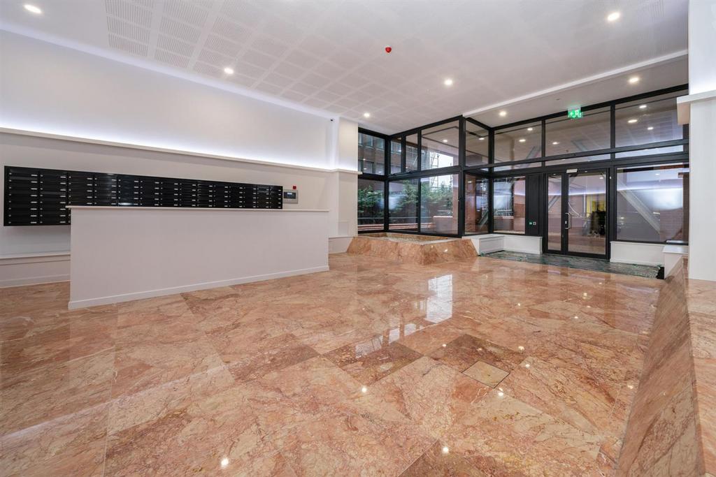 Bryanston-Court-foyer