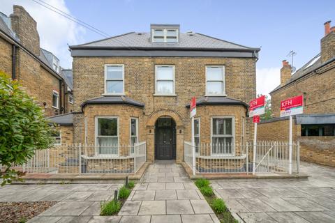 2 bedroom flat to rent, Culverden Road, London, SW12