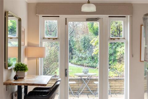 undefined, Hawkes Leap, Surrey GU20