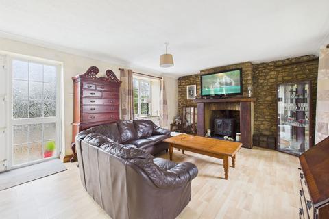 4 bedroom semi-detached house for sale, Brackley Road, Silverstone, NN12