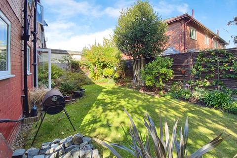 3 bedroom end of terrace house for sale, Queenhill Road, Northenden, Manchester, M22