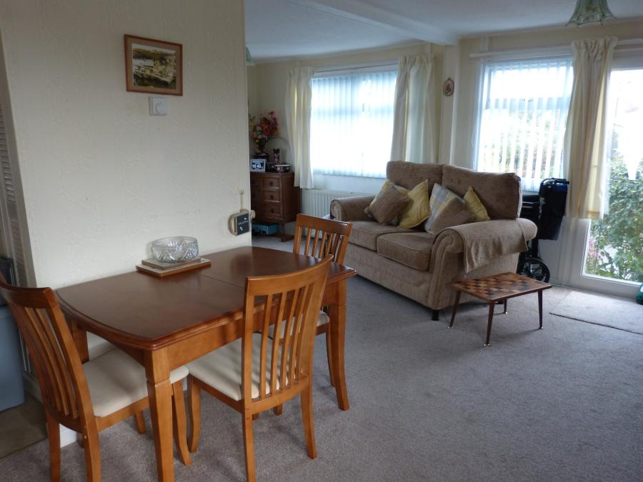 Dining-Lounge