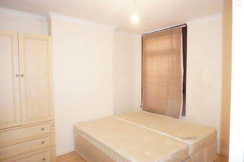 2 bedroom maisonette to rent, Pinner Road, HA1