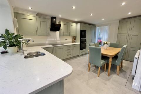 3 bedroom detached house for sale, High Meadows, Glossop