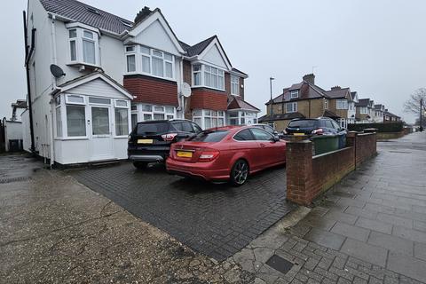 2 bedroom flat for sale, Kenton Road, Harrow HA3