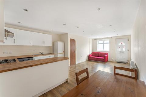 2 bedroom ground floor flat for sale, Cann Hall Road, Leytonstone