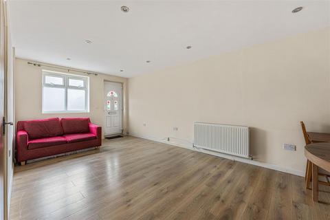 2 bedroom ground floor flat for sale, Cann Hall Road, Leytonstone