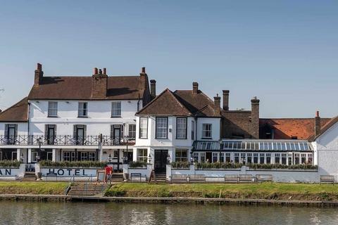 1 bedroom apartment for sale, Fairfield Avenue, Staines-upon-Thames TW18