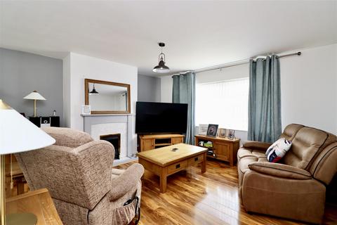2 bedroom flat for sale, Manor Garth, Barmby Moor