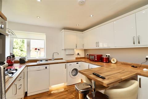 2 bedroom flat for sale, Manor Garth, Barmby Moor
