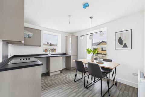 3 bedroom apartment to rent, Station Street, Swinton