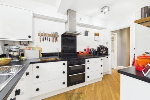3 bedroom semi-detached house for sale, Rayleigh Road, Hutton, Brentwood, Essex, CM13