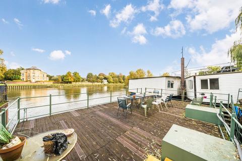undefined, Ducks Walk, Twickenham TW1