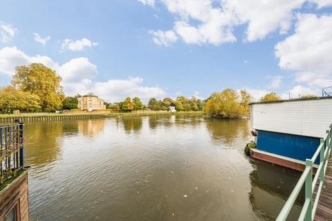 undefined, Ducks Walk, Twickenham TW1