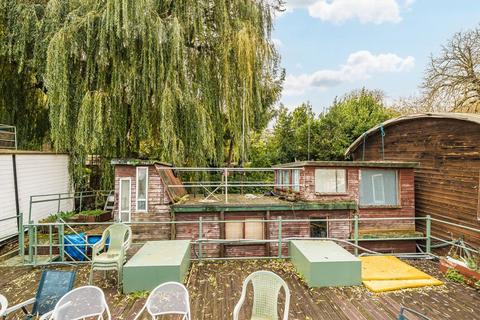 undefined, Ducks Walk, Twickenham TW1
