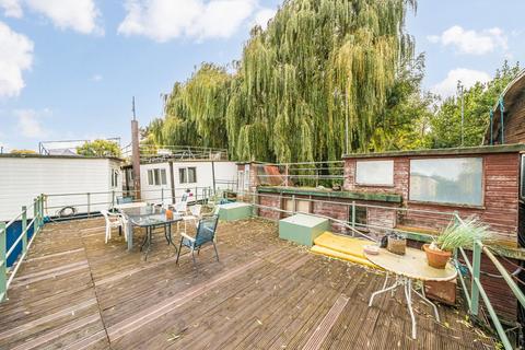 undefined, Ducks Walk, Twickenham TW1