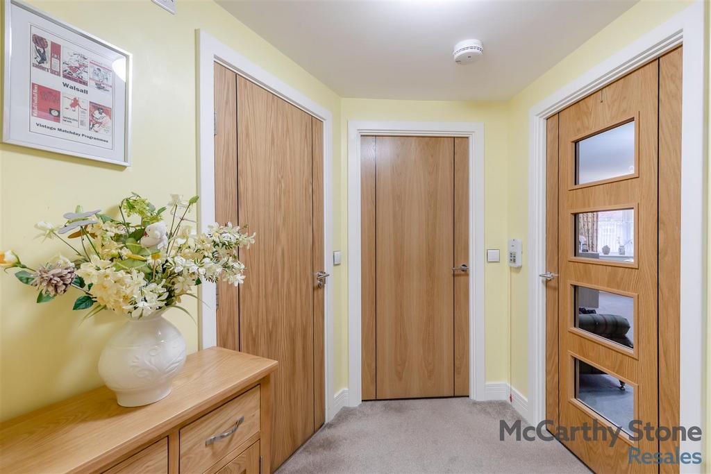 8678156-interior06.jpg
