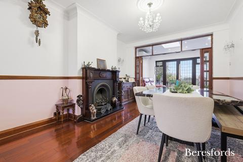 5 bedroom semi-detached house for sale, Stoneleigh Road, Clayhall, IG5