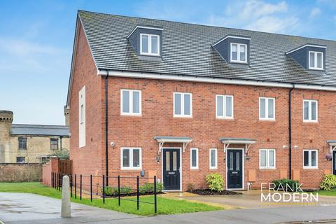 3 bedroom terraced house for sale, Waterfield Close, Peterborough, PE3