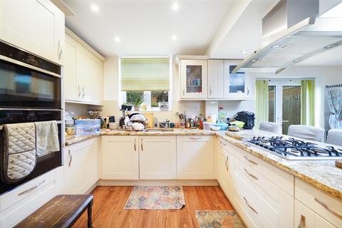 3 bedroom detached house to rent, East Hill, Wembley, London, HA9