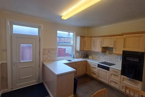 2 bedroom house to rent, Sheffield Road, Birdwell