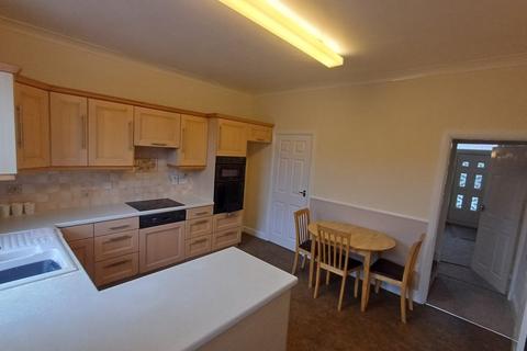 2 bedroom house to rent, Sheffield Road, Birdwell