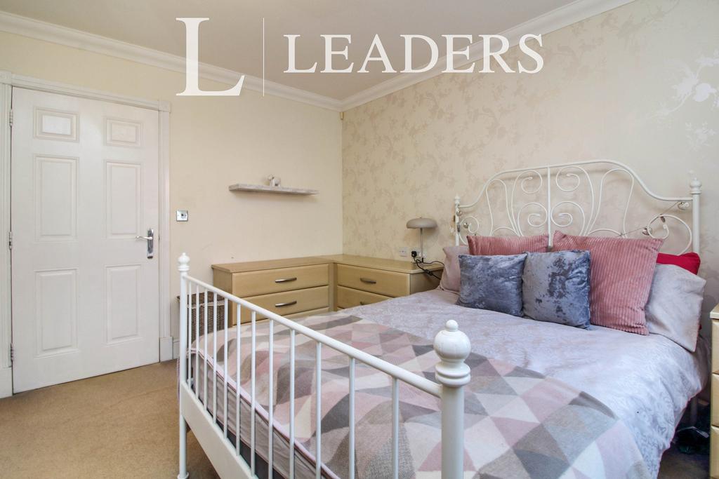 Bedroom 1 (2)
