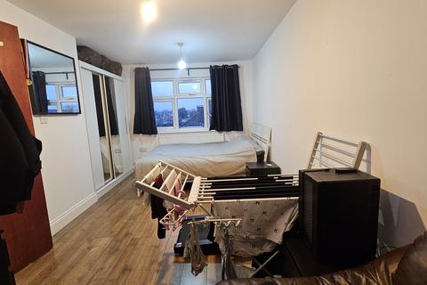 undefined, Kenton Road, Harrow HA3