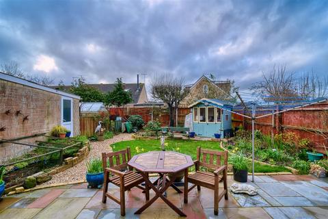 2 bedroom detached bungalow for sale, Shreen Way, Gillingham