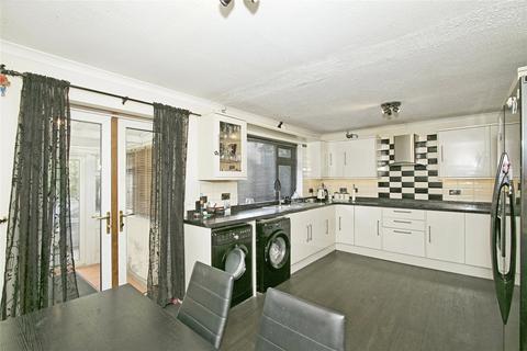 6 bedroom bungalow for sale, Newquay Road, Goonhavern, Truro, TR4