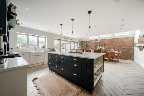 4 bedroom detached house for sale, Mead Road, Cranleigh, GU6