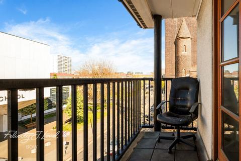 2 bedroom apartment for sale, St Pauls Way, London