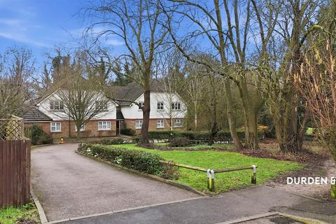 2 bedroom apartment for sale, Retreat Way, Chigwell, IG7