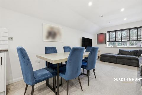 2 bedroom apartment for sale, Retreat Way, Chigwell, IG7