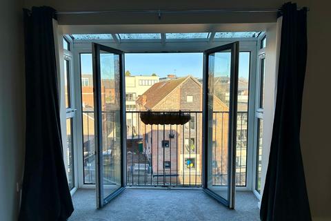 2 bedroom flat for sale, Maylams Quay, Medway Wharf Road TN9