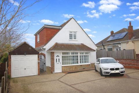 2 bedroom detached house for sale, Chelmsford Road, Holland on Sea, CO15
