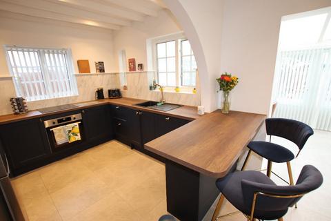 2 bedroom detached house for sale, Chelmsford Road, Holland on Sea, CO15