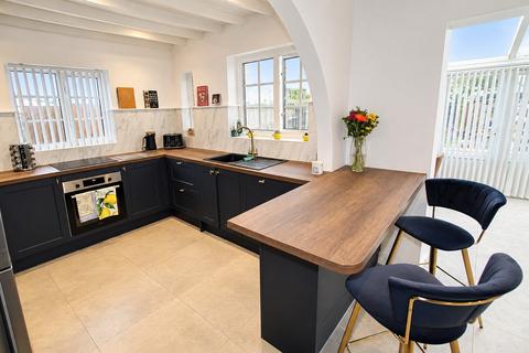 2 bedroom detached house for sale, Chelmsford Road, Holland on Sea, CO15