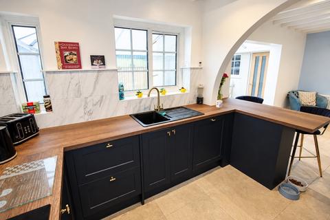 2 bedroom detached house for sale, Chelmsford Road, Holland on Sea, CO15