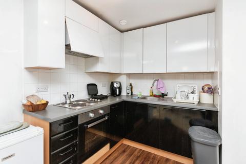 1 bedroom flat for sale, Alencon Link, Basingstoke, Hampshire, RG21