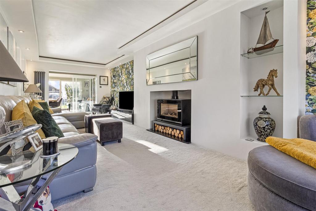 33 Alinora Crescent-013.JPG